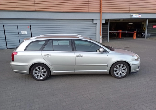 Toyota Avensis cena 17900 przebieg: 252123, rok produkcji 2008 z Stary Sącz małe 781